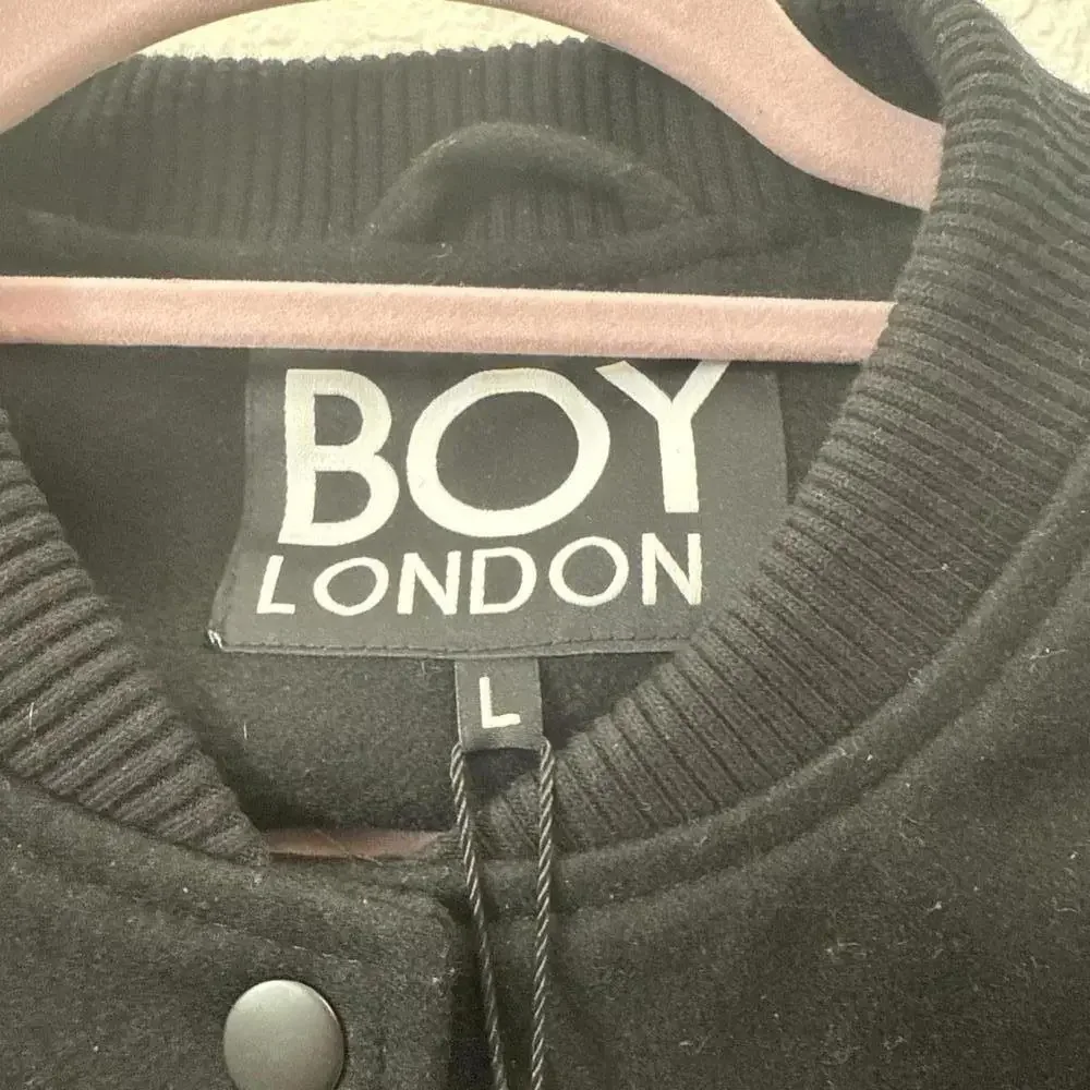 NWT UNISEX BOY London Black and White Varsity  Cropped Jacket Size Large - Picture 6 of 7